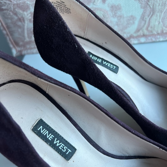 Suede pumps 
Worn a couple of times
Comes with a box - Picture 2 of 4